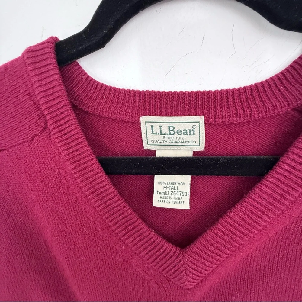 L.L. Bean men’s burgundy long sleeve saddle shoulder lambswool sweater size M‎